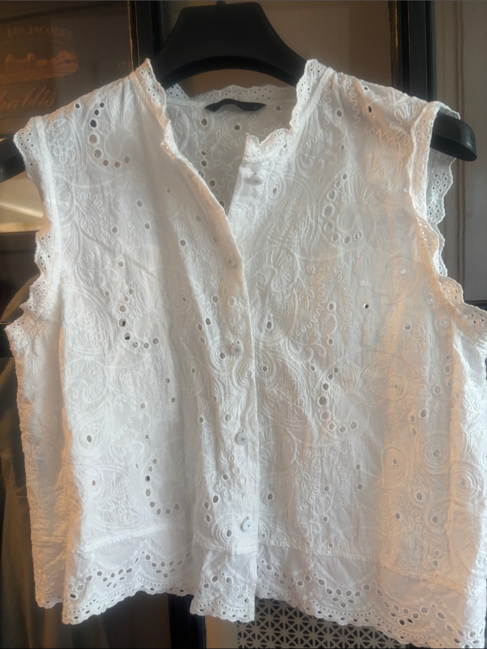 Zara White Eyelet Sleeveless Button-Front Blouse